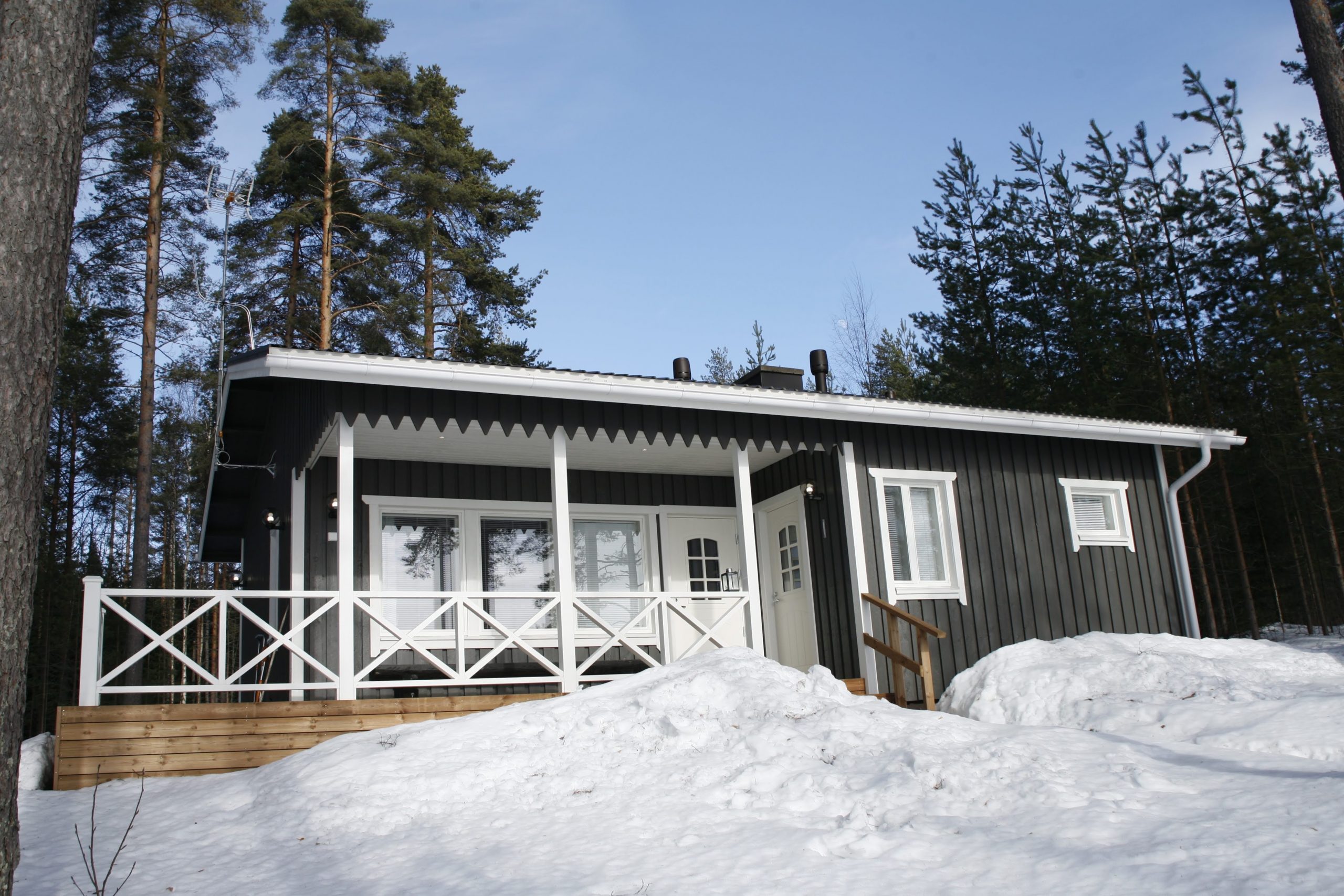  Honkaranta-mökin julkisivu talvella, Joensuu, Liperi